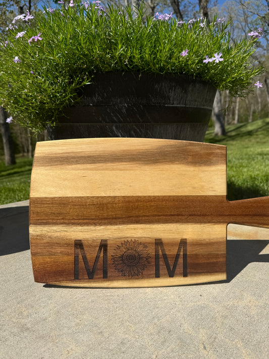 Engraved MOM Sunflower Cutting Board – Wood Kitchen Board for Mom Gift