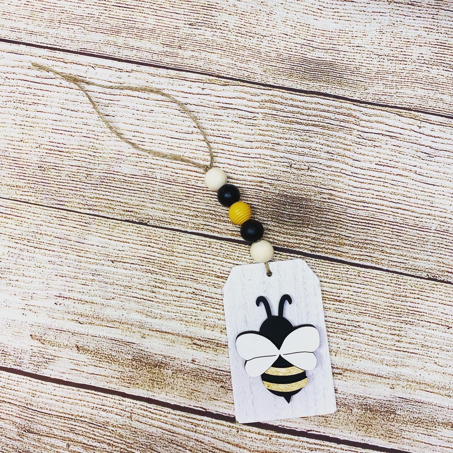 Bee Tiered Tray Garland Tag