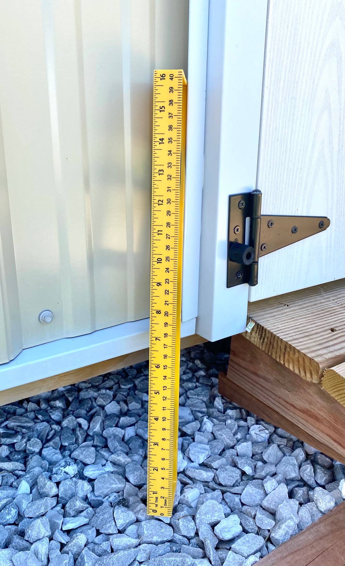 Blank Yellow Level with Ruler