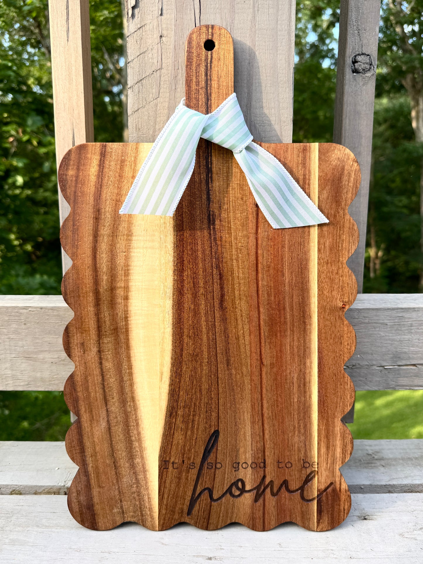 Scalloped Acacia Cutting Board