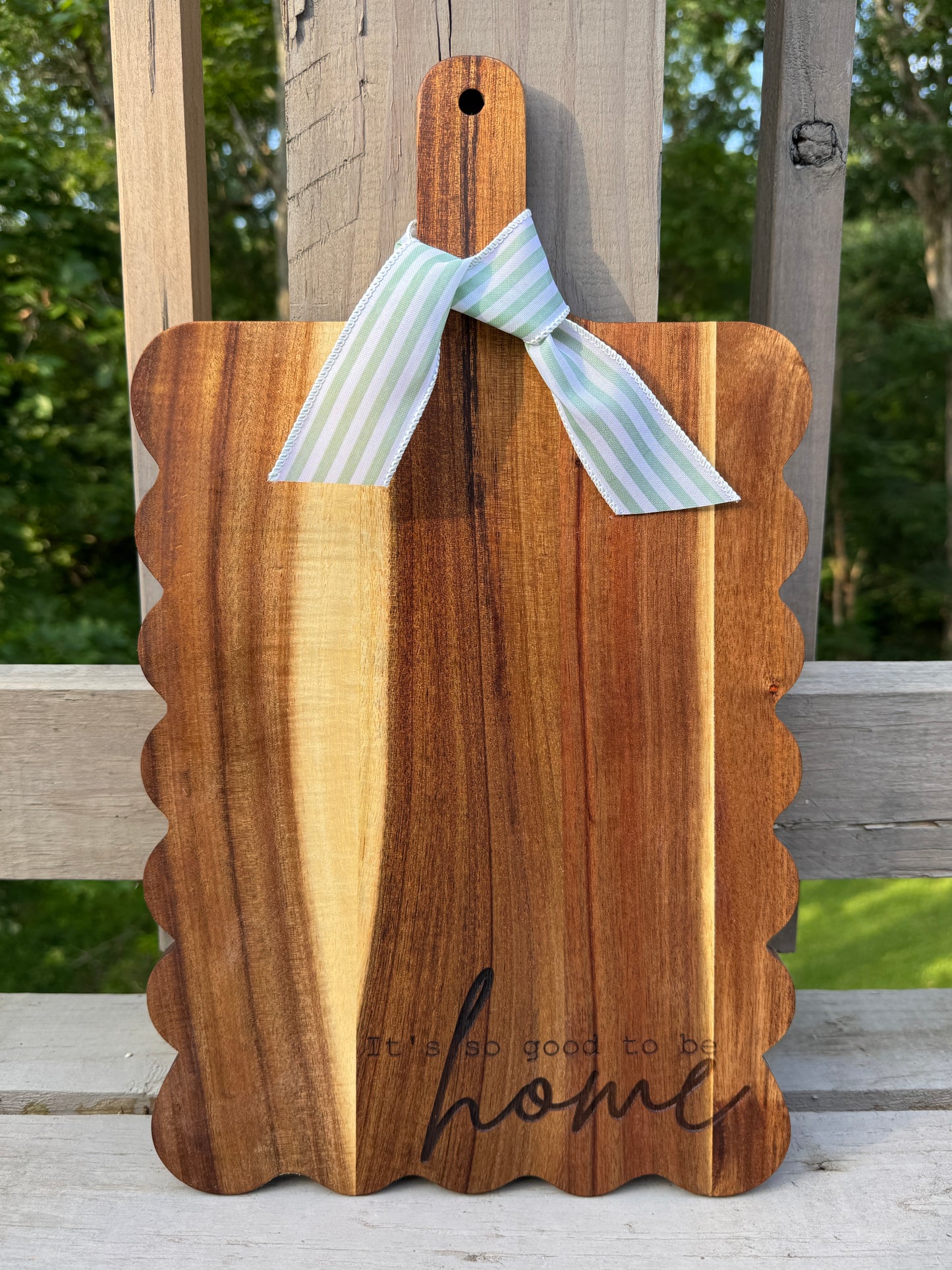 Scalloped Acacia Cutting Board