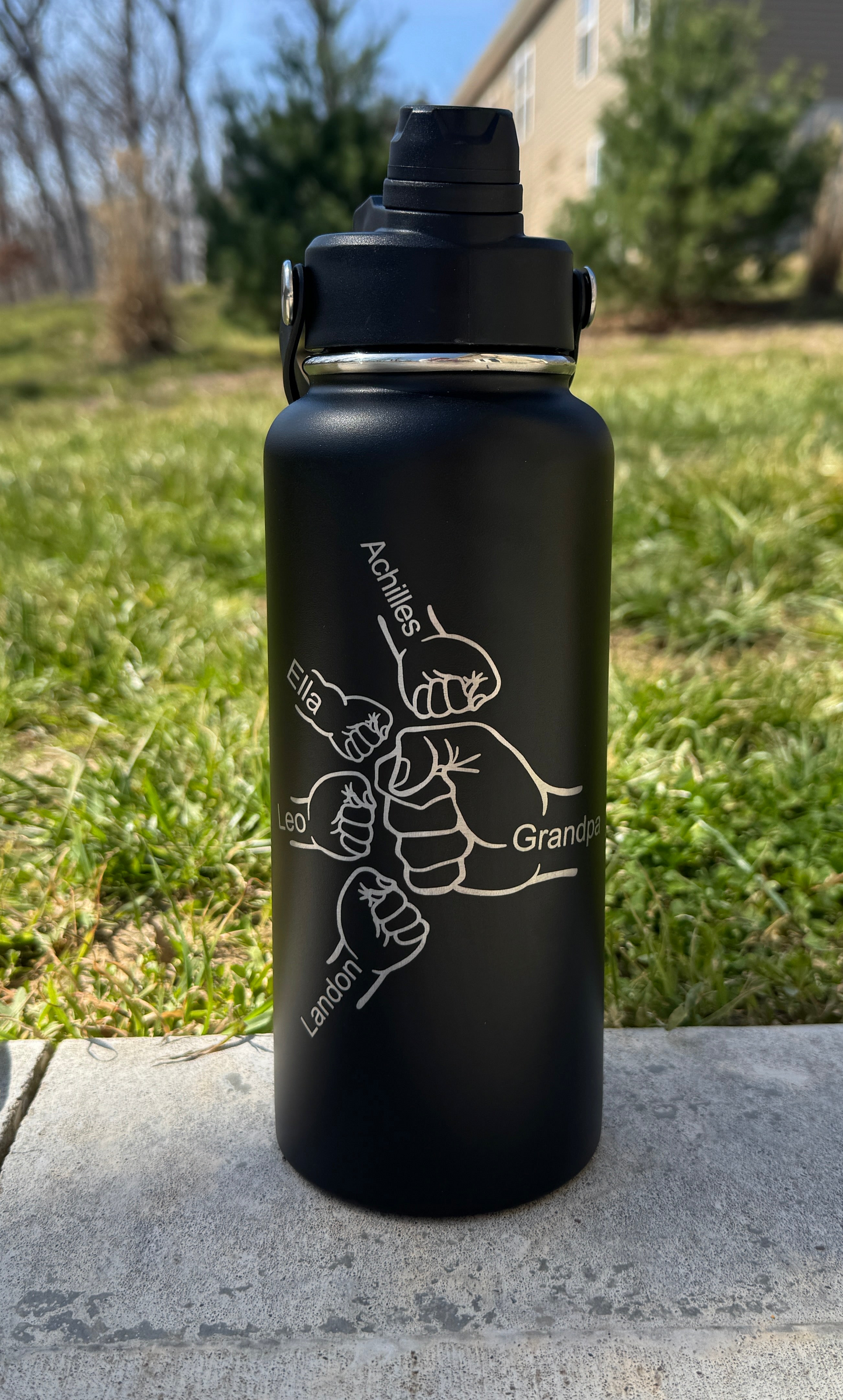 Personalized Dad / Grandpa Water Bottle with Kids Names – Custom Engraved Fist Bump Bottle – 32oz Insulated Stainless Steel Gift for Father’s Day