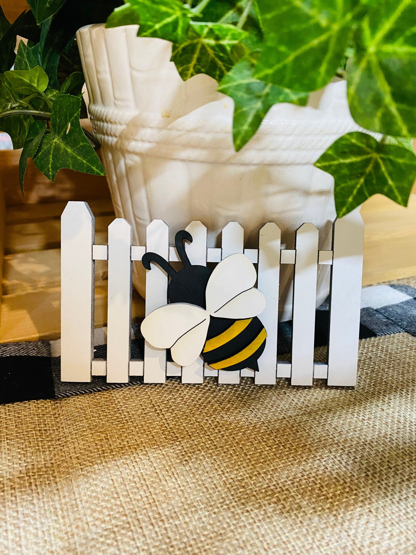 Bee Tiered Tray Fence Sign, Small Bee Tray Fence, Spring Fence Tray Decor, Tiered Tray Fence with Bee