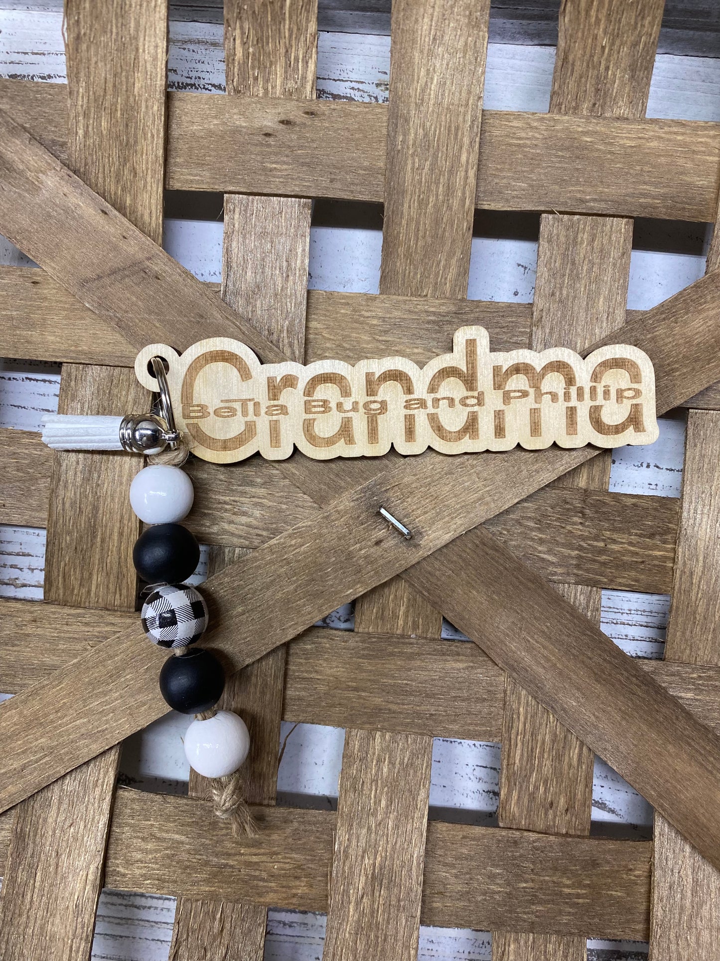 Grandma Personalized Keychain with Kids Names, Wood Engraved Grandma Keychain, Mother's Day Gift from Grandkids, Grandma Gift